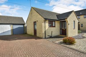 Driveway and entrance- click for photo gallery
